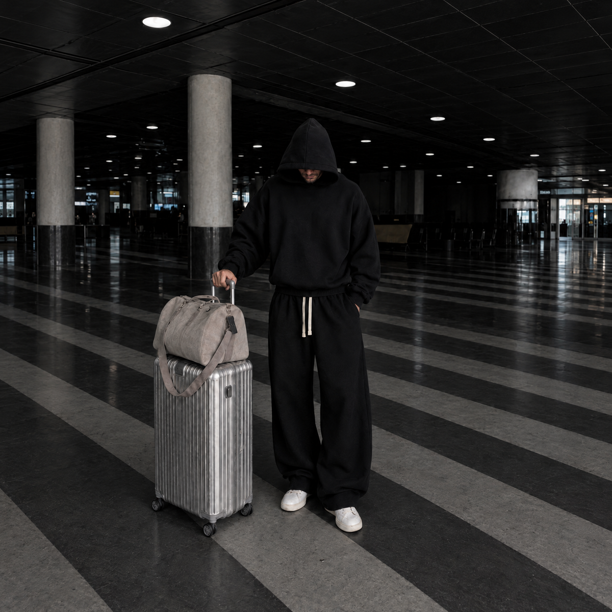 THE AIRPORT UNIFORM — Black — Front view